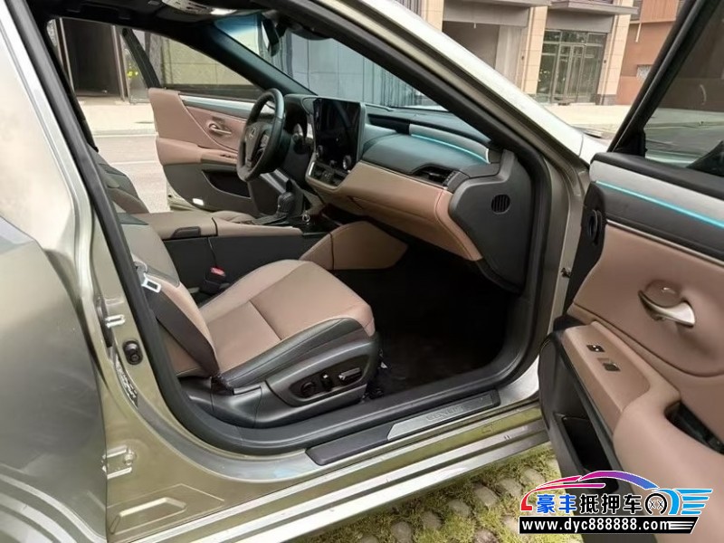 25年雷克萨斯ES轿车抵押车出售