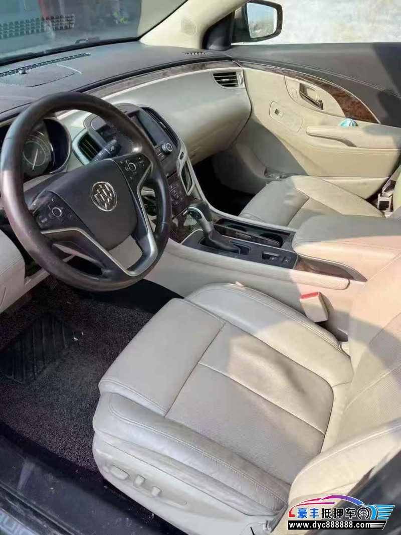 25年别克君越轿车抵押车出售