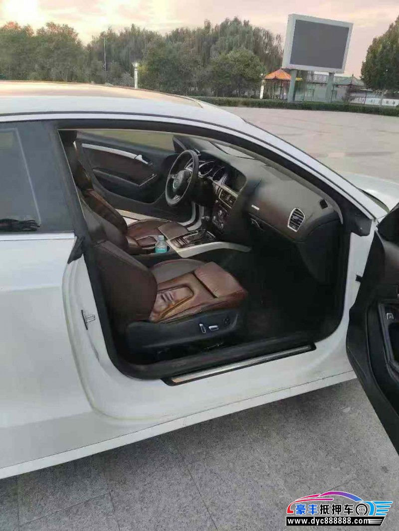 12年奥迪A5轿车抵押车出售