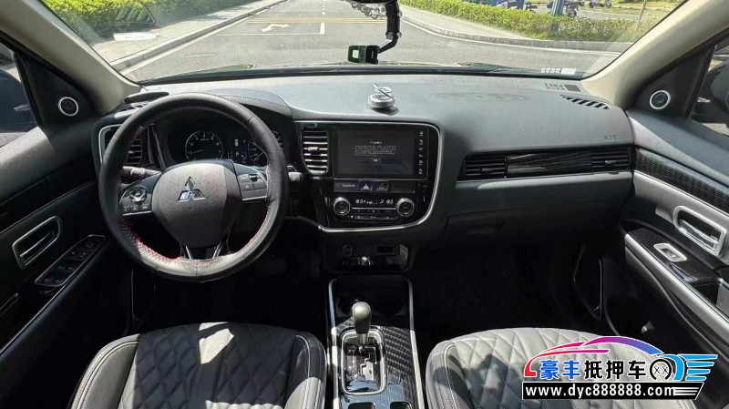 21年三菱欧蓝德轿车抵押车出售