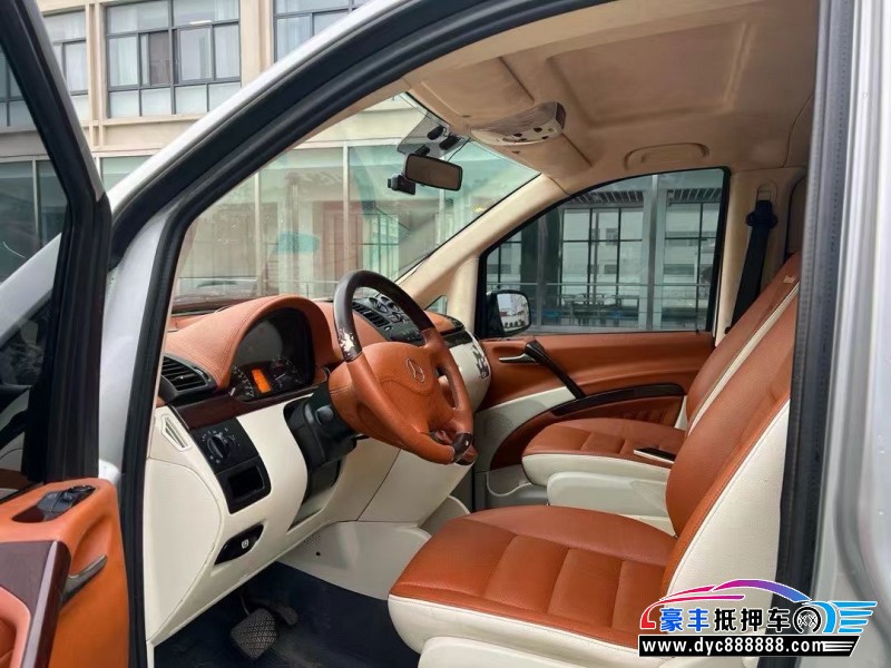 14年奔驰威霆轿车抵押车出售