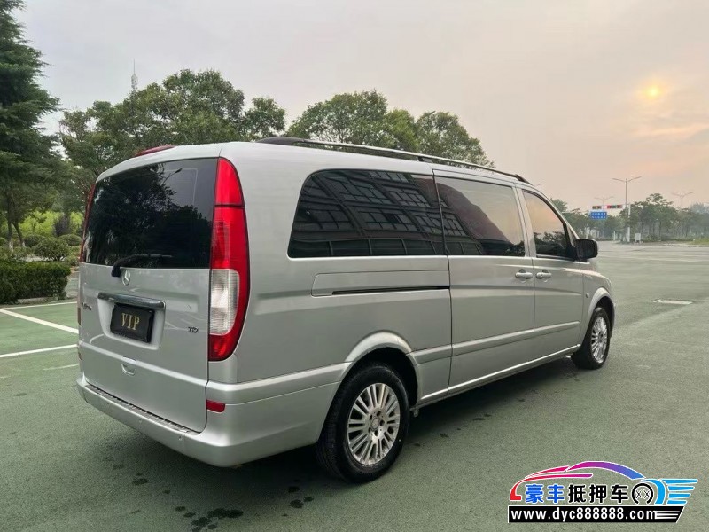 14年奔驰威霆轿车抵押车出售