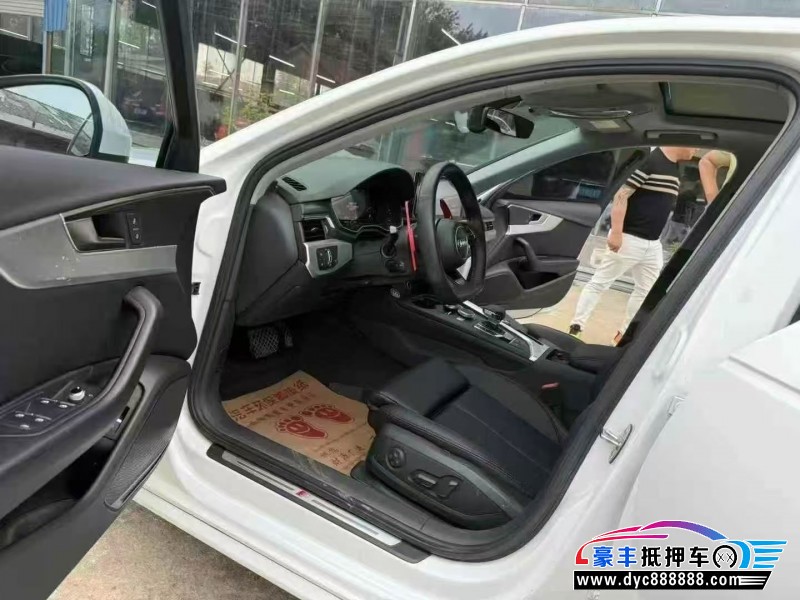 18年奥迪A4L轿车抵押车出售