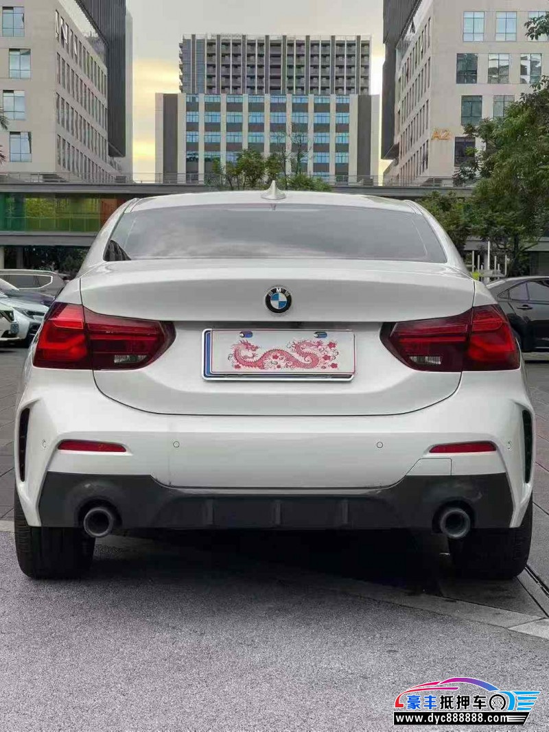 24年宝马1系轿车抵押车出售