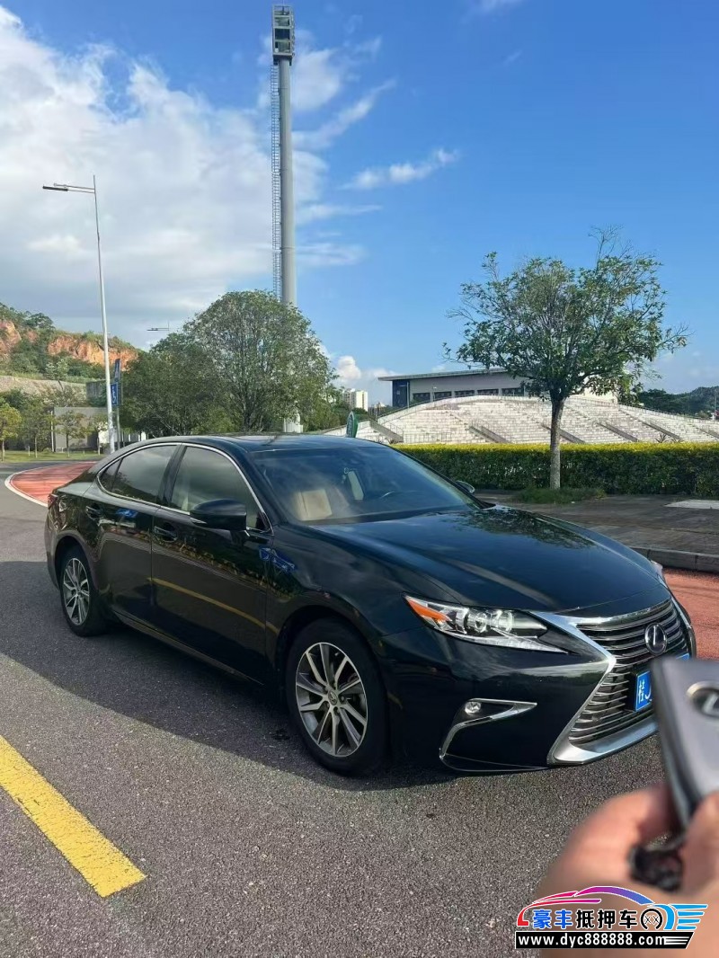 17年雷克萨斯ES轿车抵押车出售