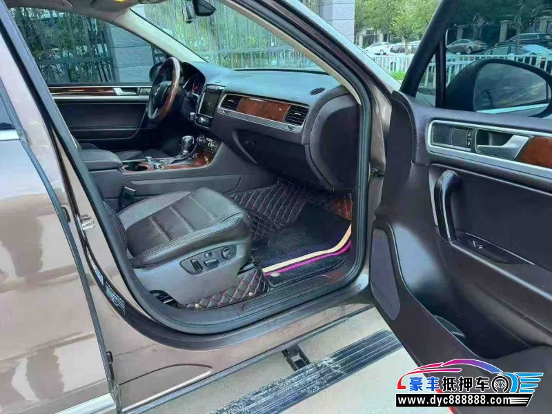 12年大众途锐轿车抵押车出售