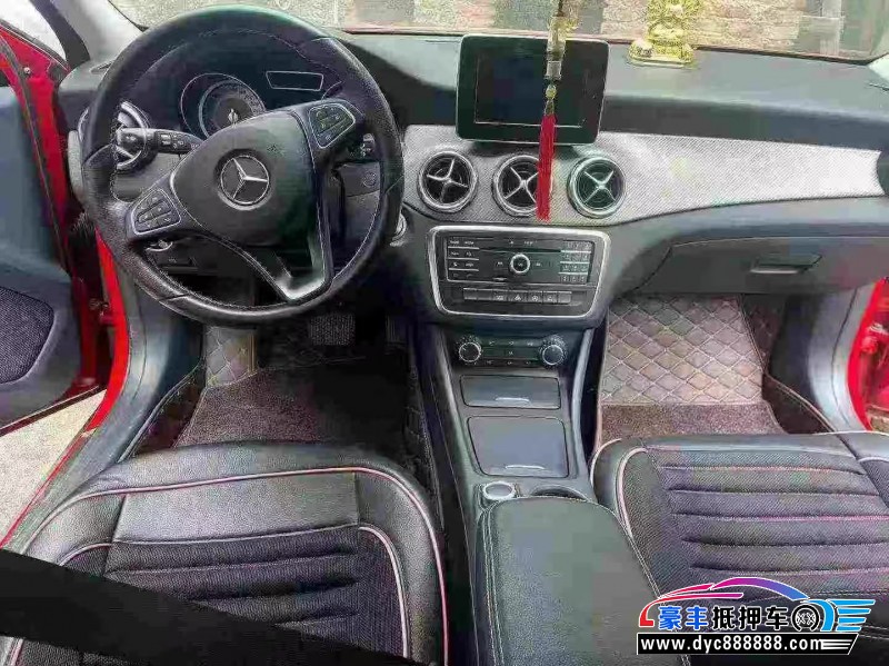 17年奔驰GLA轿车抵押车出售