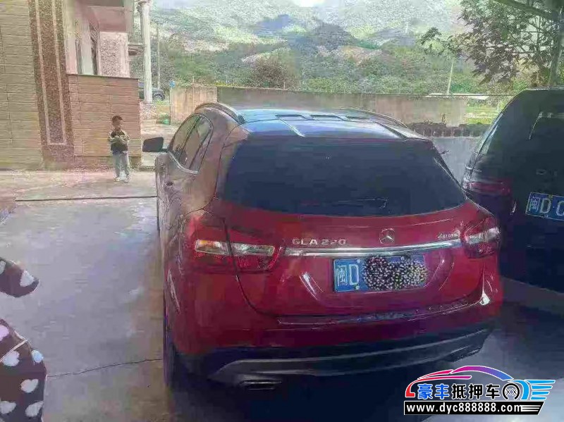 17年奔驰GLA轿车抵押车出售