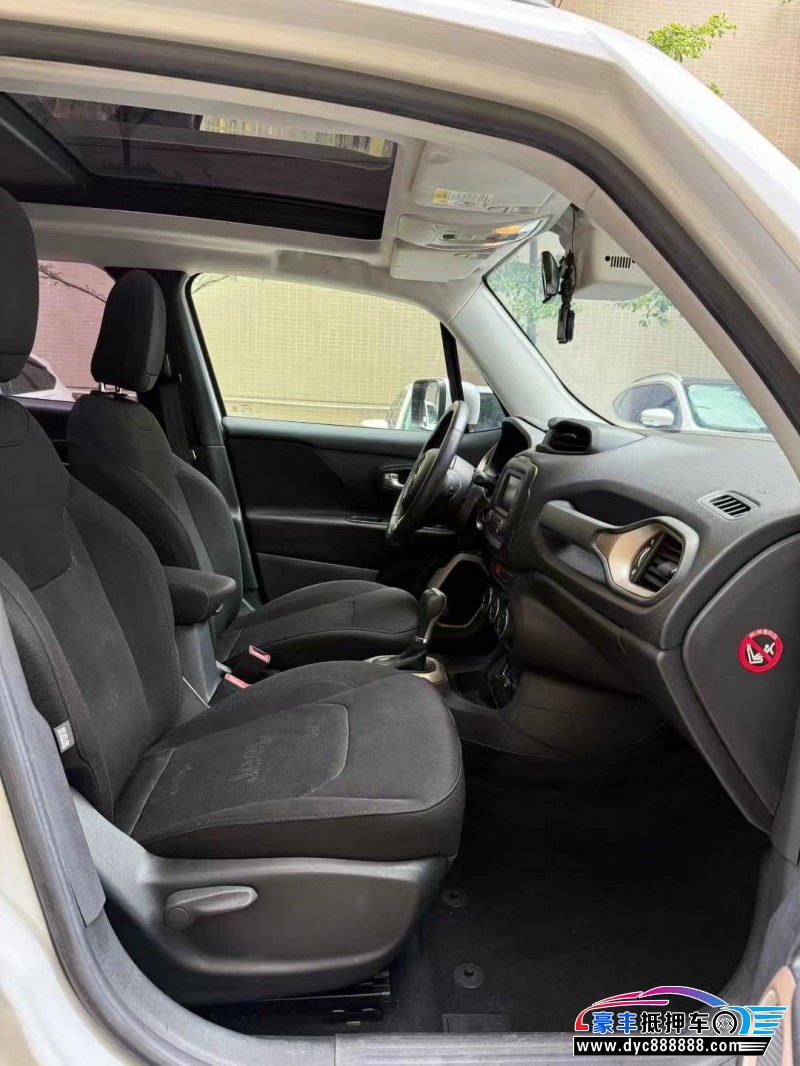 17年Jeep自由侠轿车抵押车出售