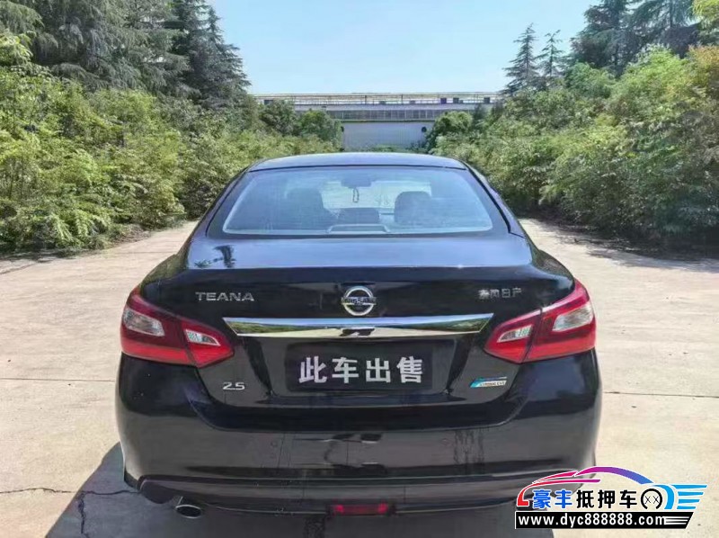 17年日产天籁轿车抵押车出售