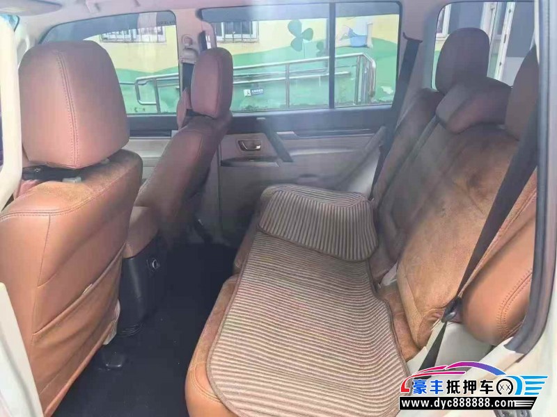 19年三菱帕杰罗轿车抵押车出售