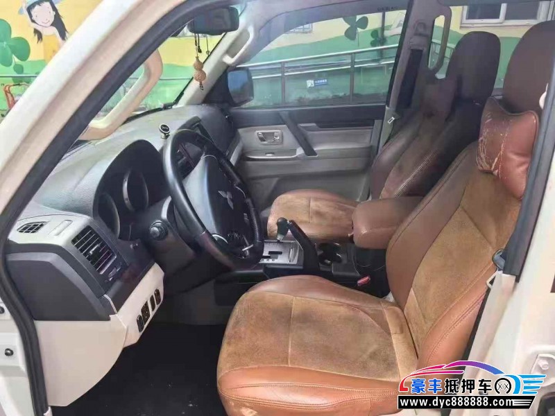 19年三菱帕杰罗轿车抵押车出售