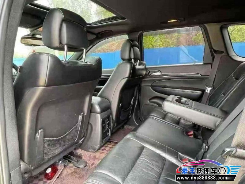 13年Jeep大切诺基轿车抵押车出售