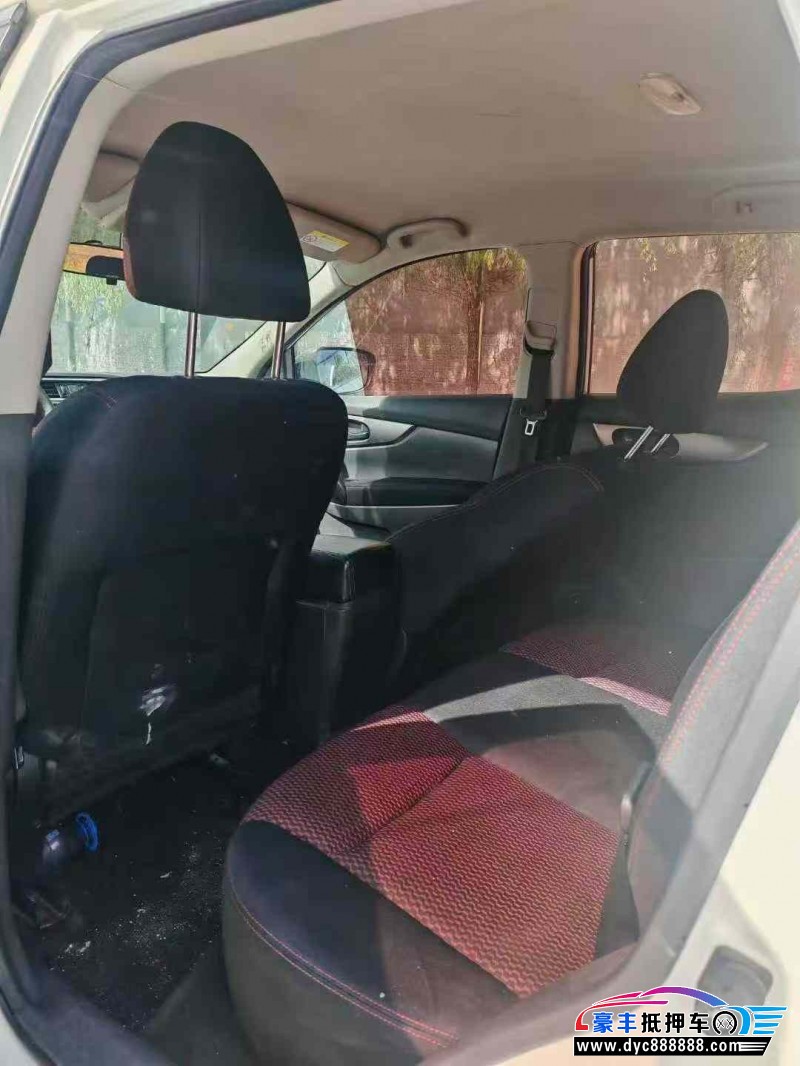 17年日产逍客轿车抵押车出售