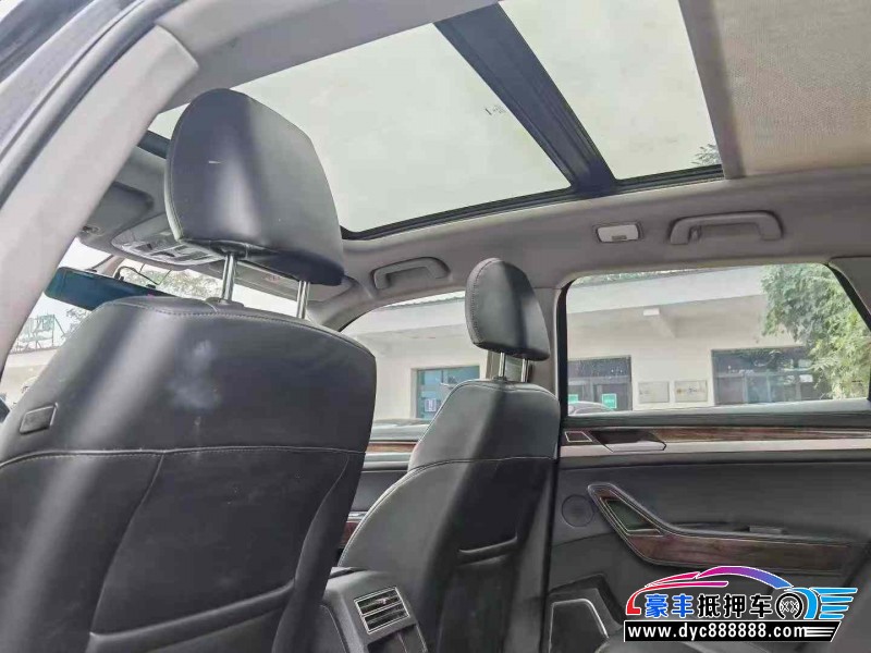 17年众泰大迈X7轿车抵押车出售