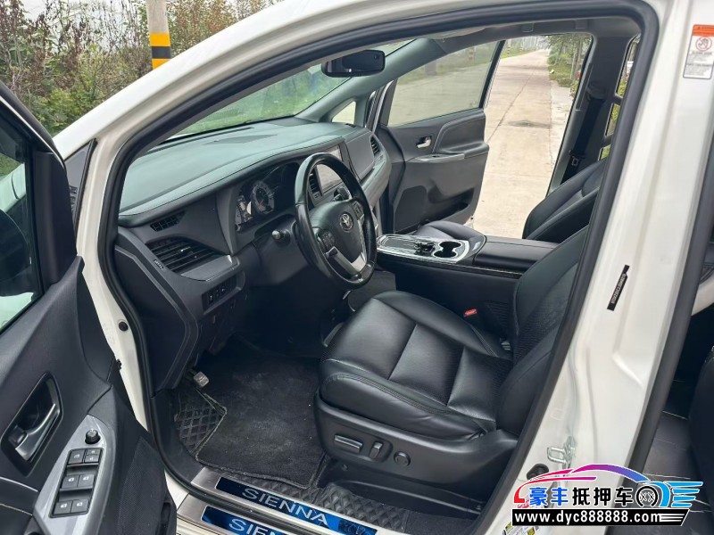 18年丰田塞纳轿车抵押车出售