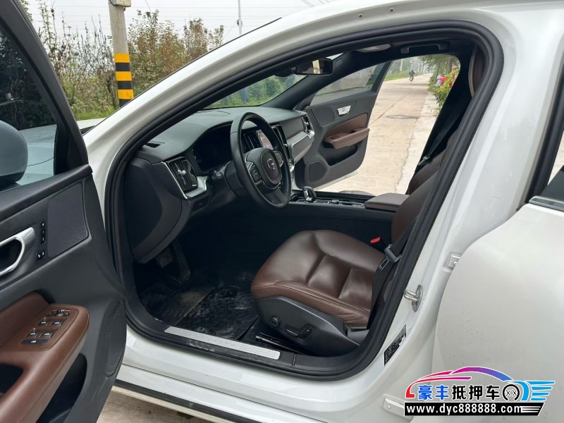 23年沃尔沃S60轿车抵押车出售