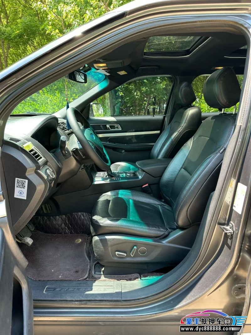 16年福特探险者轿车抵押车出售