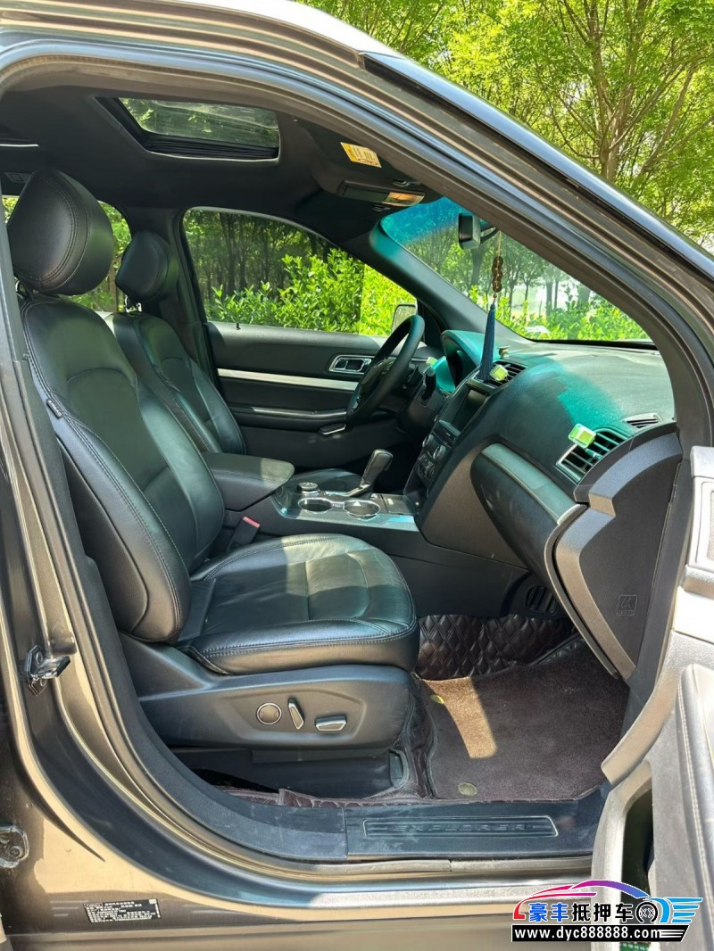 16年福特探险者轿车抵押车出售