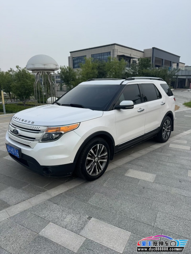 15年福特探险者轿车抵押车出售