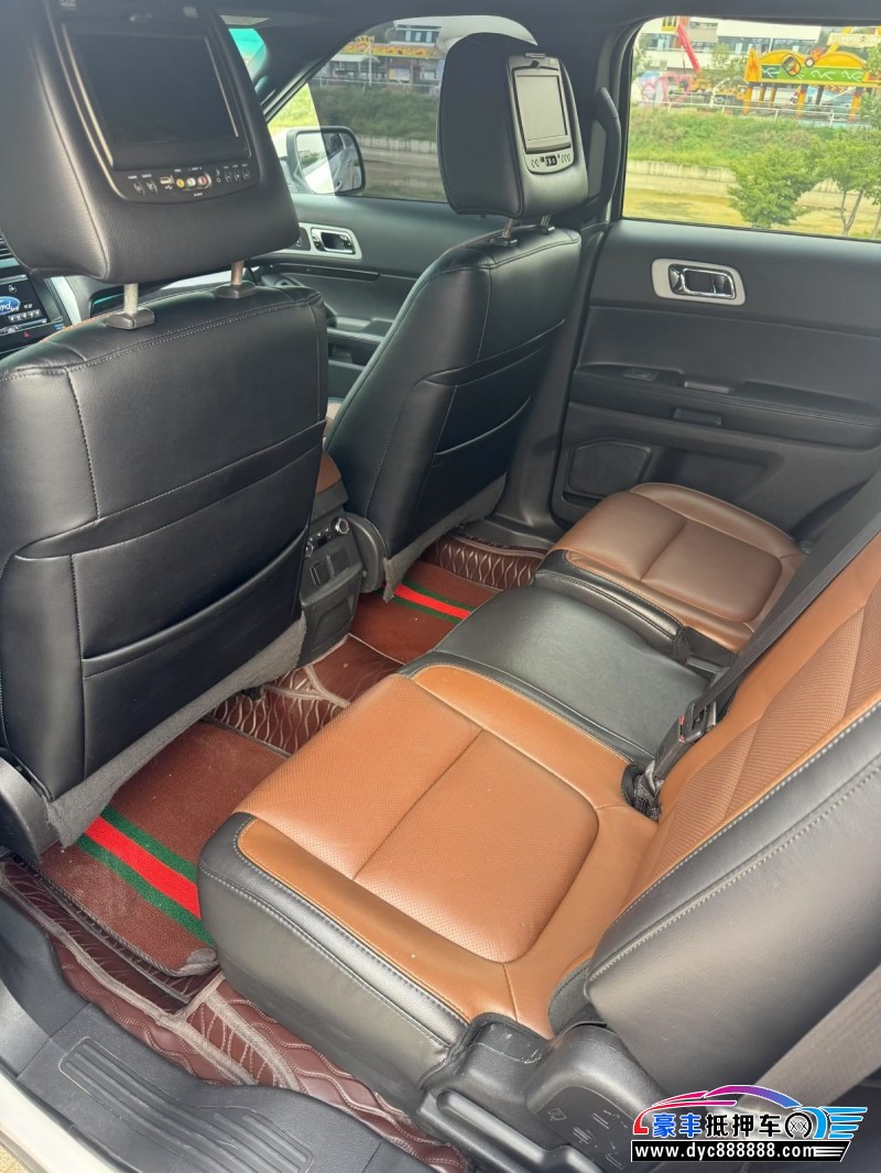 15年福特探险者轿车抵押车出售