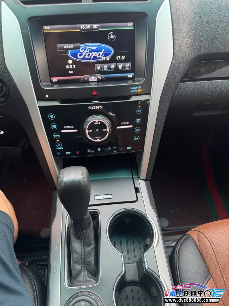 15年福特探险者轿车抵押车出售