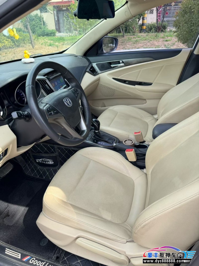 17年长安逸动轿车抵押车出售