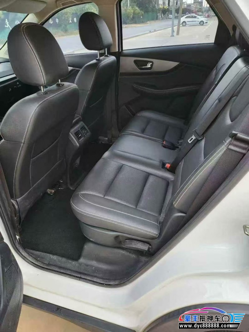 21年东风风光560轿车抵押车出售