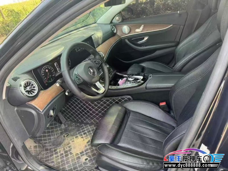 17年奔驰E轿车抵押车出售