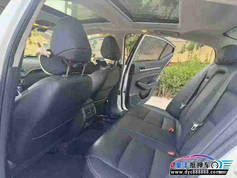 22年日产天籁轿车抵押车出售