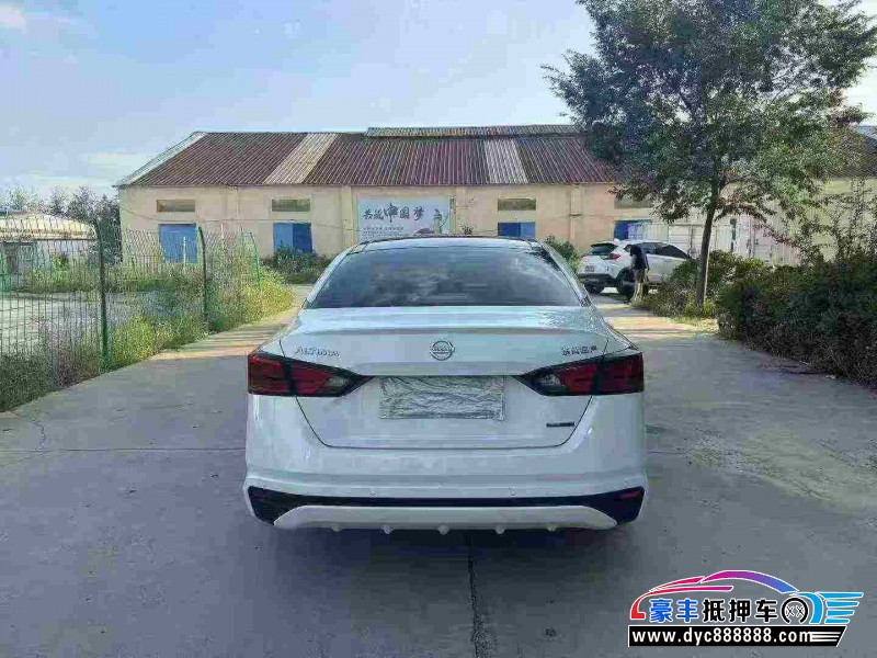 22年日产天籁轿车抵押车出售