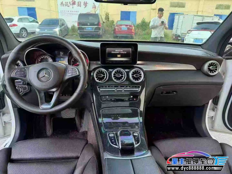 16年奔驰GLC轿车抵押车出售