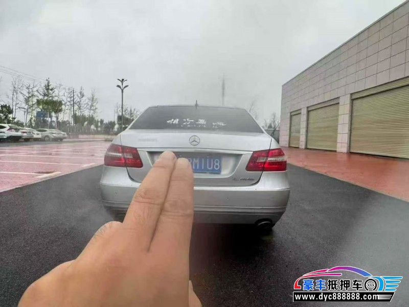 13年奔驰E轿车抵押车出售