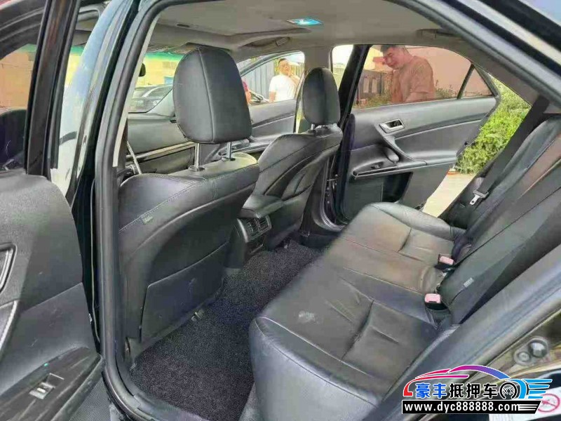 13年丰田锐志轿车抵押车出售