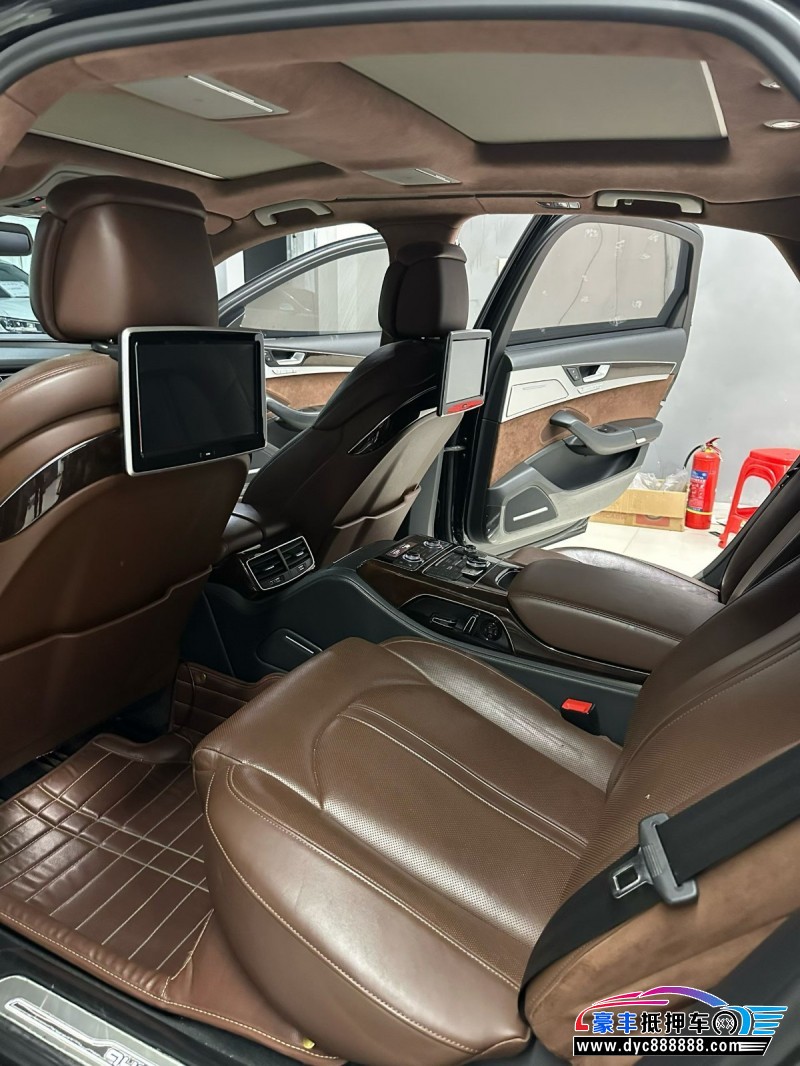 15年奥迪A8L轿车抵押车出售