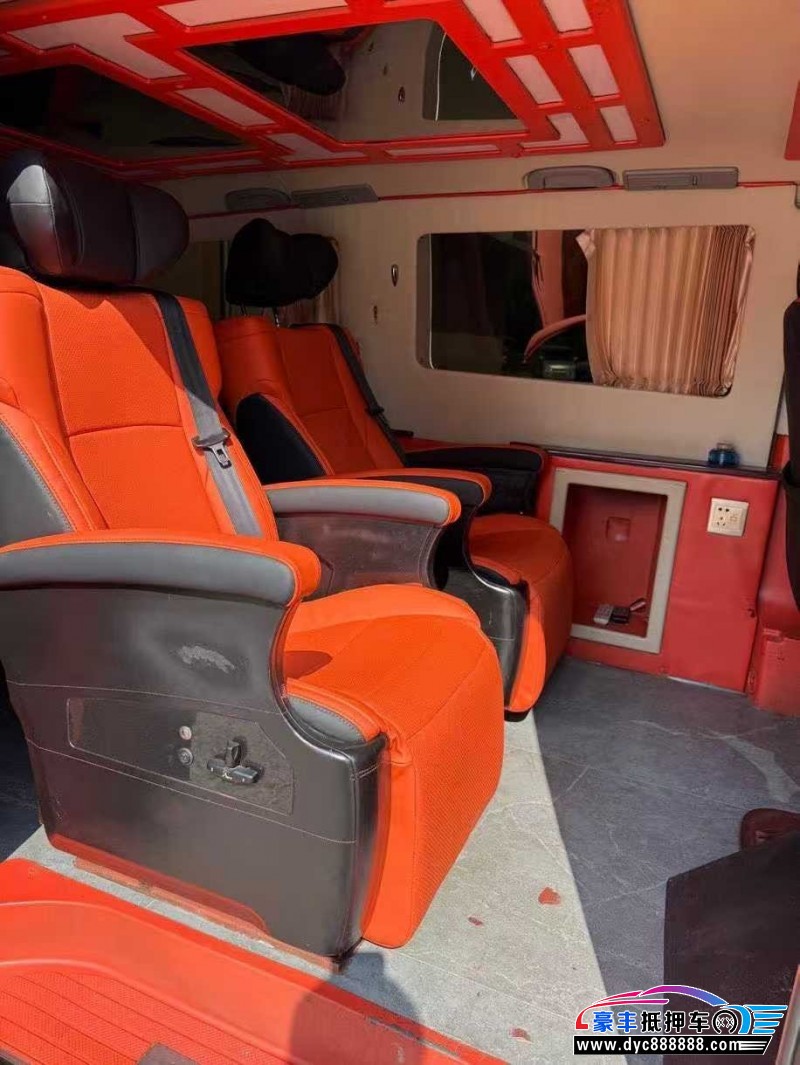 16年奔驰威霆轿车抵押车出售