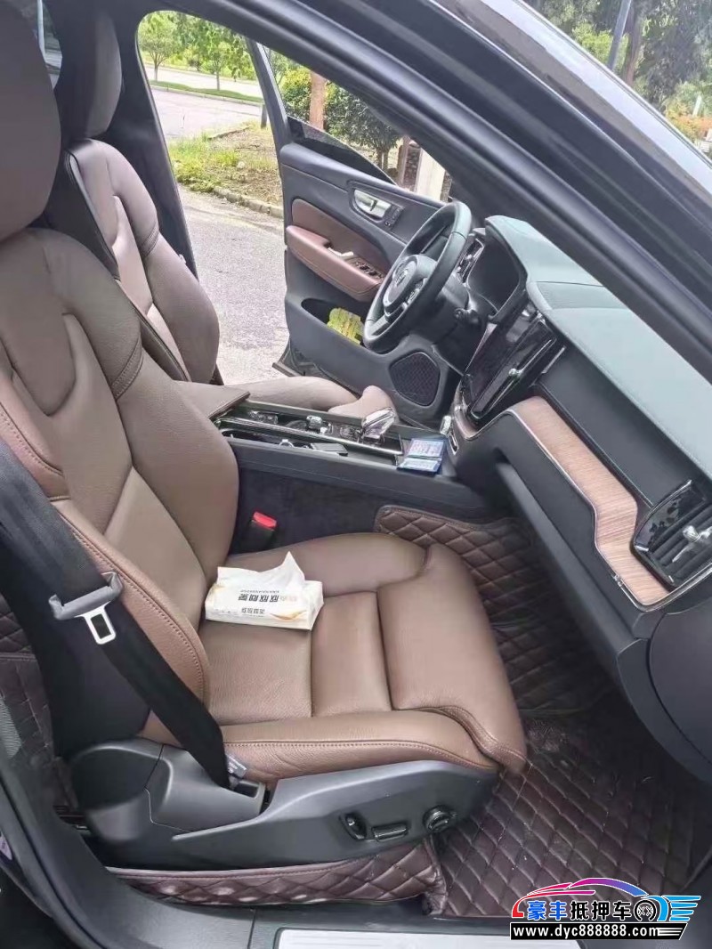 24年沃尔沃XC60轿车抵押车出售