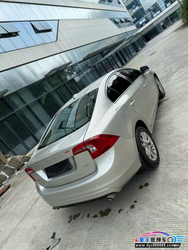 17年沃尔沃S60轿车抵押车出售