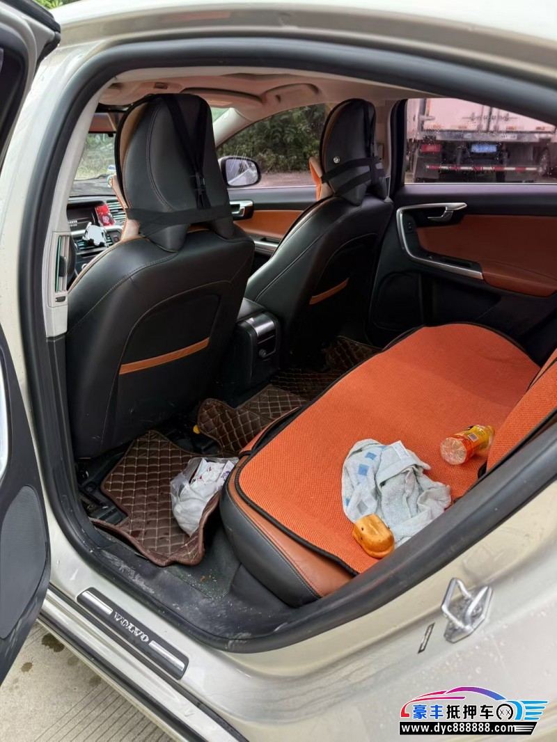 17年沃尔沃S60轿车抵押车出售