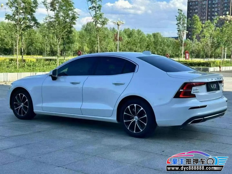 22年沃尔沃S60轿车抵押车出售