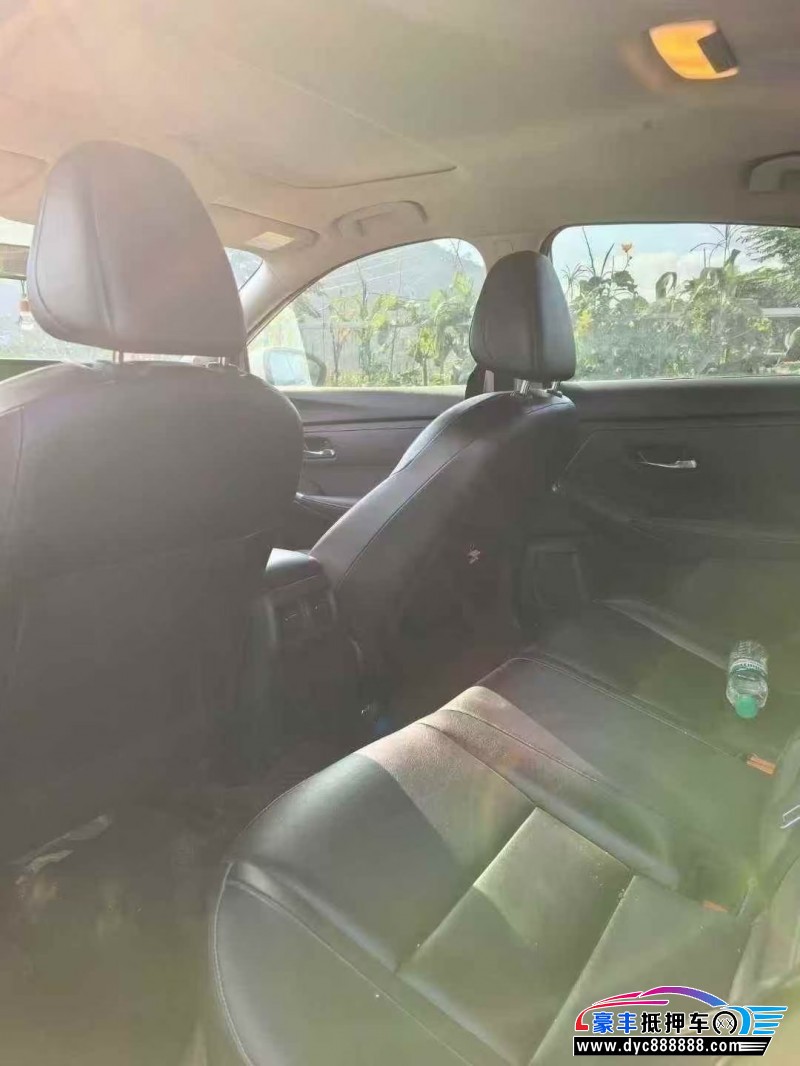 20年日产轩逸轿车抵押车出售