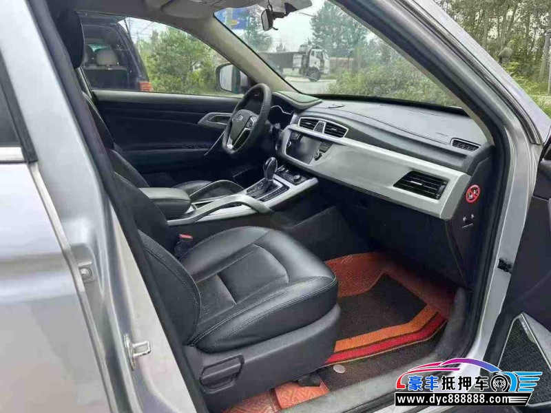 17年吉利博越轿车抵押车出售