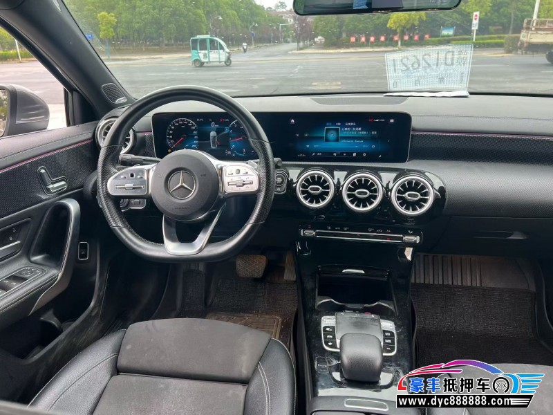 20年奔驰A轿车抵押车出售