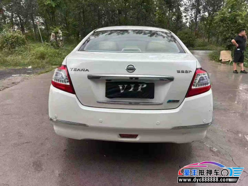 11年日产天籁轿车抵押车出售