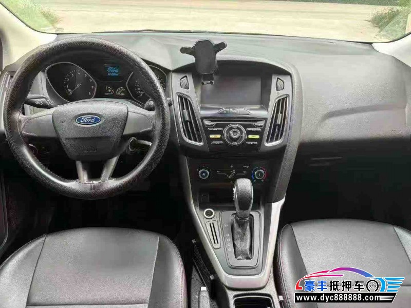 17年福特福克斯轿车抵押车出售