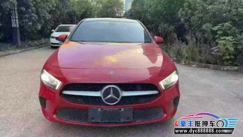 19年奔驰A轿车抵押车出售