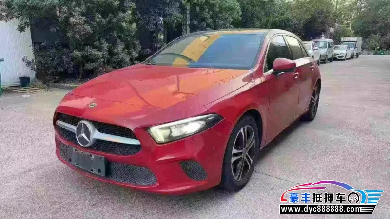 19年奔驰A轿车抵押车出售