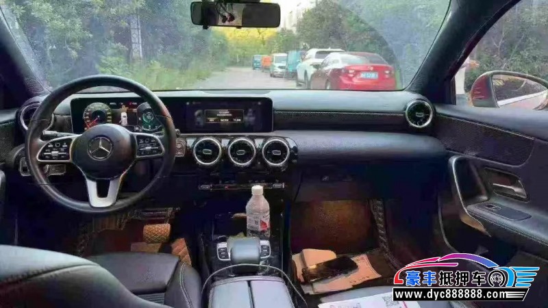 19年奔驰A轿车抵押车出售