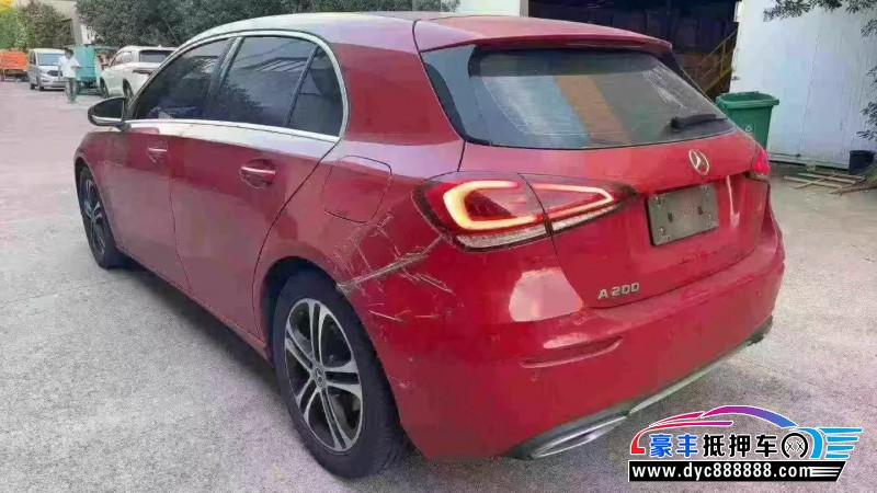 19年奔驰A轿车抵押车出售