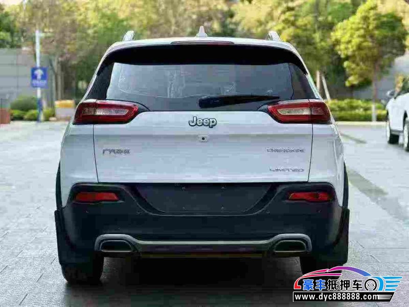 18年Jeep自由光轿车抵押车出售